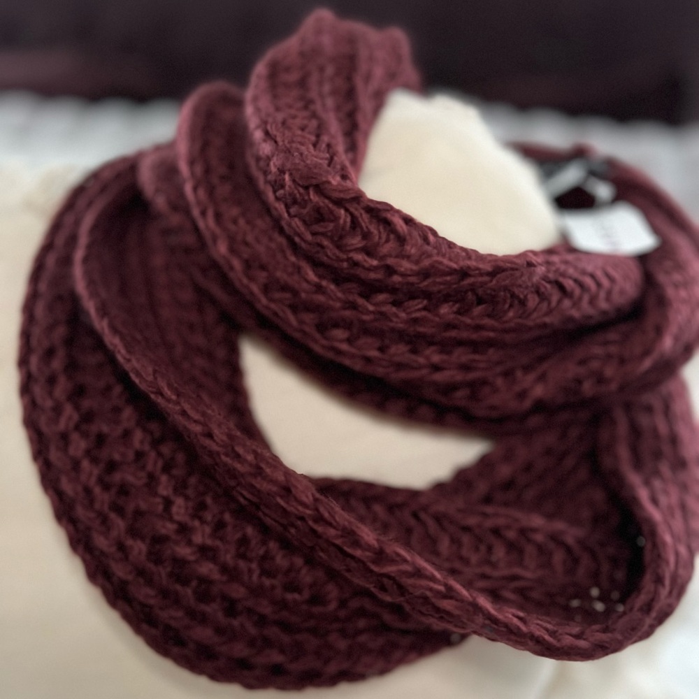 Super Cute Infinity Knitted Scarf